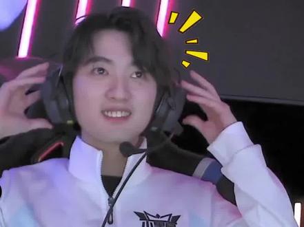 LPL主持夏安与秋晒照：抓拍出了三头六臂